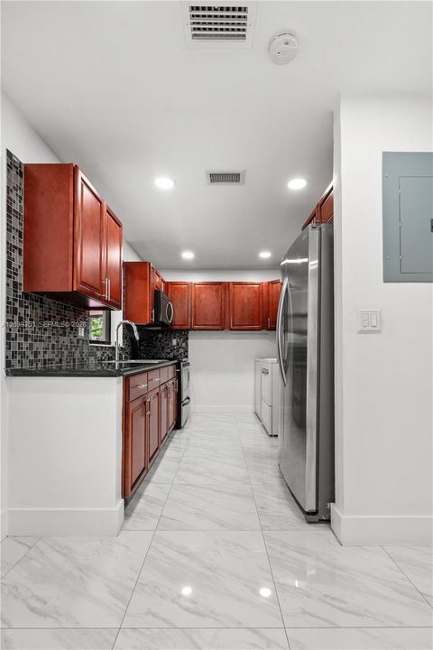 For Sale: $525,000 (3 beds, 2 baths, 1167 Square Feet)