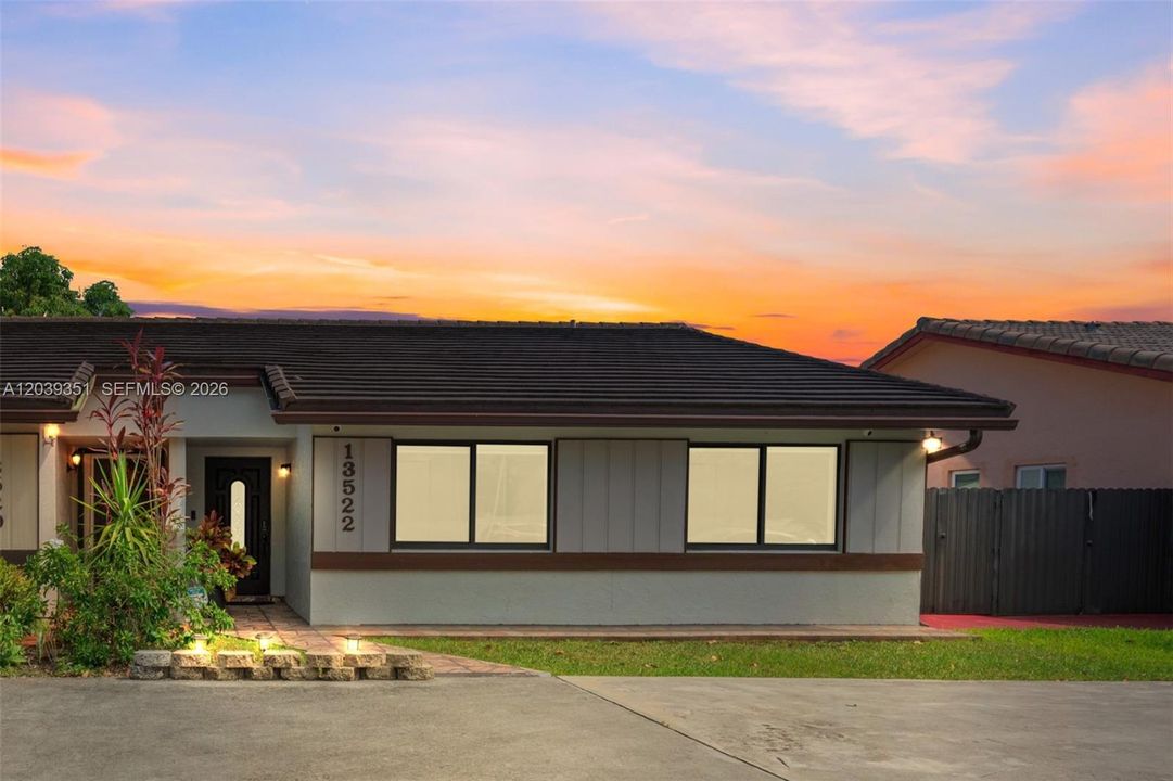 For Sale: $525,000 (3 beds, 2 baths, 1167 Square Feet)