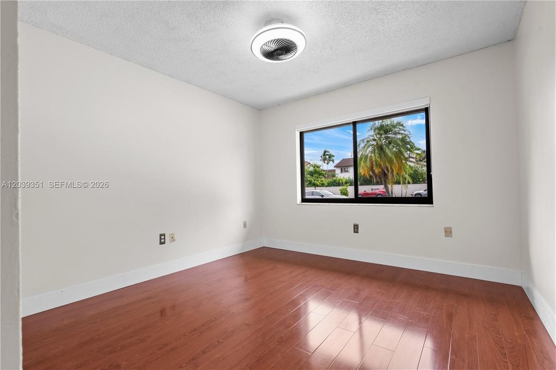 For Sale: $525,000 (3 beds, 2 baths, 1167 Square Feet)