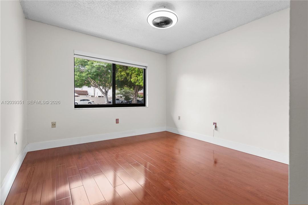 For Sale: $525,000 (3 beds, 2 baths, 1167 Square Feet)