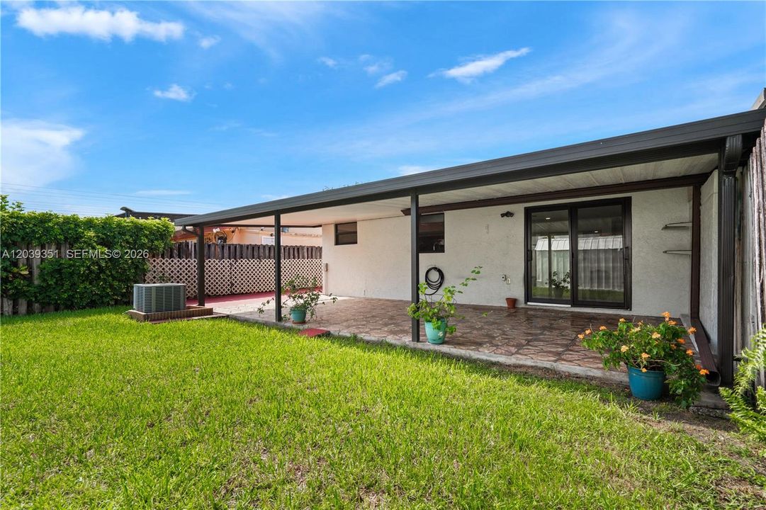 For Sale: $525,000 (3 beds, 2 baths, 1167 Square Feet)
