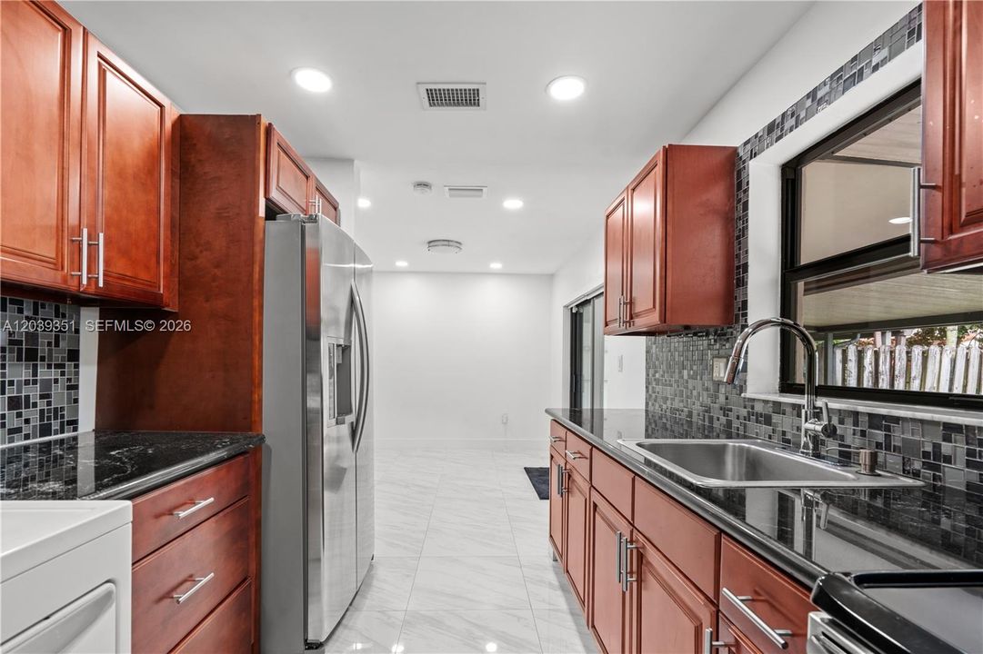 For Sale: $525,000 (3 beds, 2 baths, 1167 Square Feet)