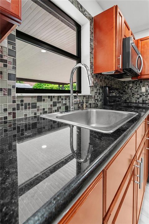 For Sale: $525,000 (3 beds, 2 baths, 1167 Square Feet)