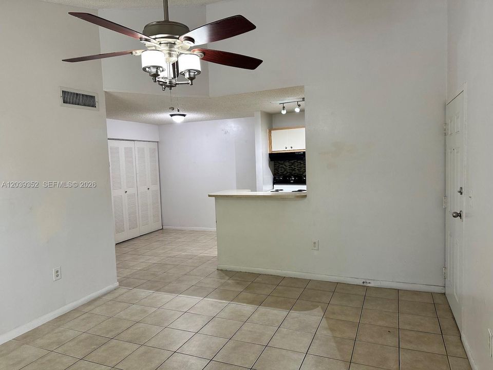 En Venta: $234,900 (2 camas, 2 baños, 883 Pies cuadrados)