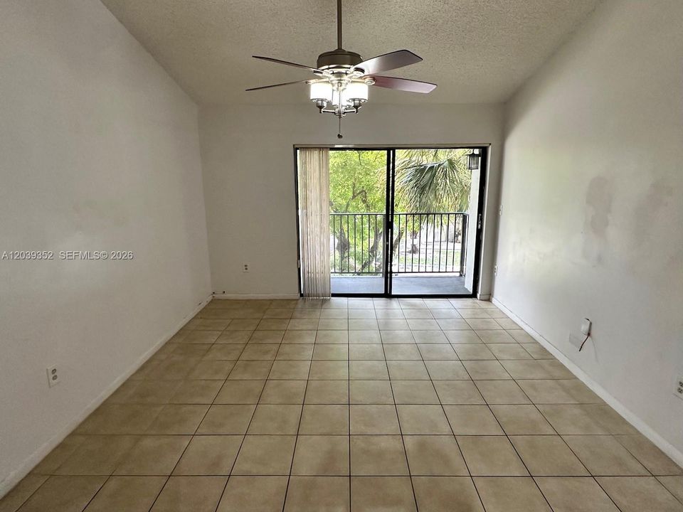 En Venta: $234,900 (2 camas, 2 baños, 883 Pies cuadrados)