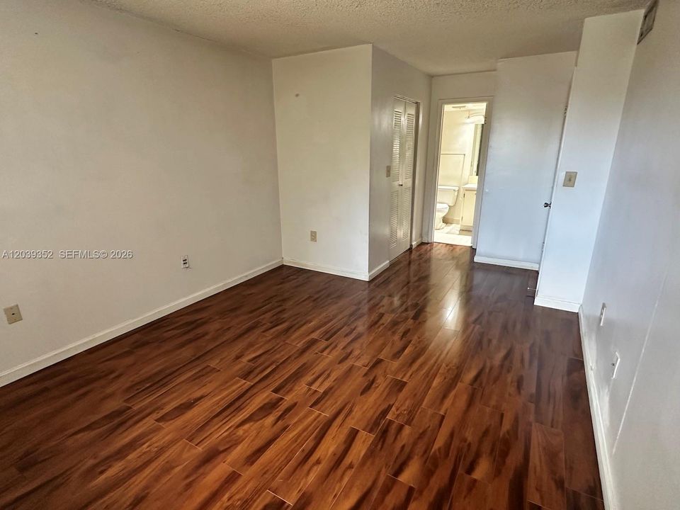 En Venta: $234,900 (2 camas, 2 baños, 883 Pies cuadrados)
