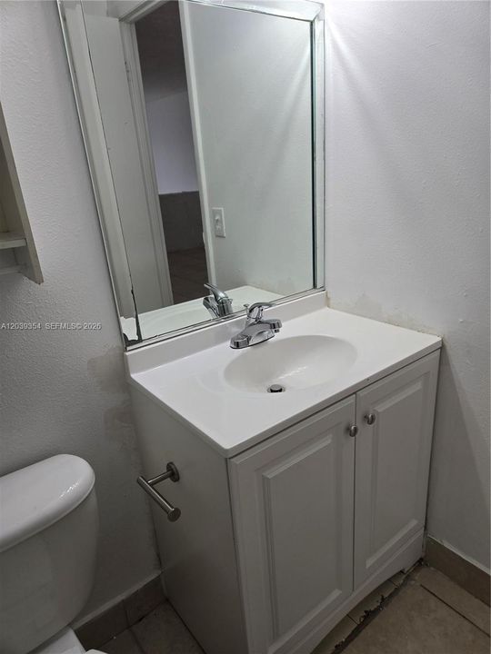 For Rent: $1,850 (1 beds, 1 baths, 982 Square Feet)