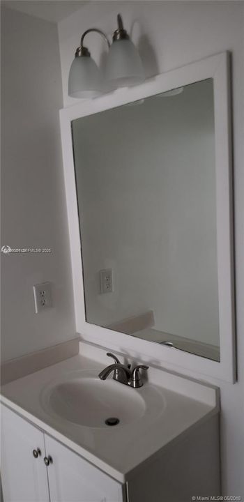 For Rent: $1,850 (1 beds, 1 baths, 982 Square Feet)