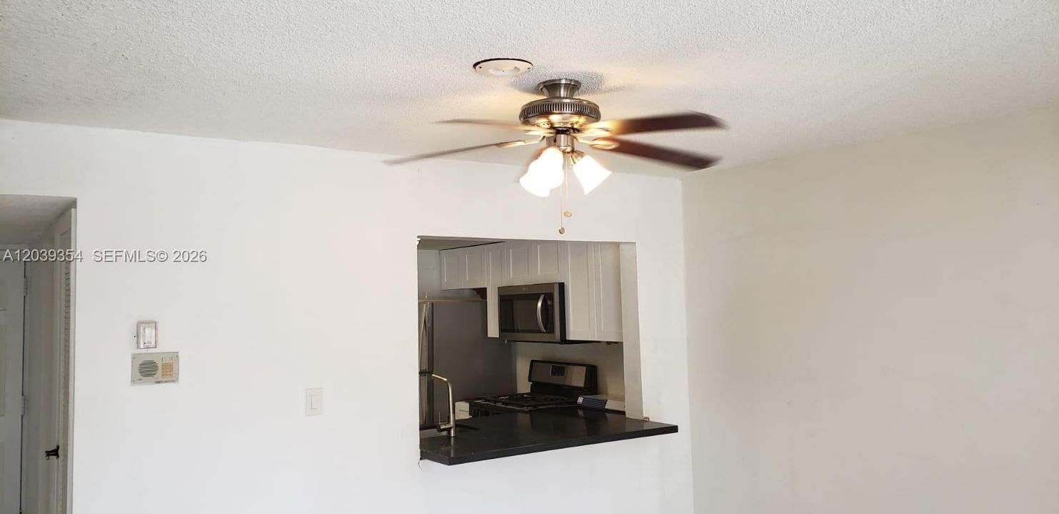 For Rent: $1,850 (1 beds, 1 baths, 982 Square Feet)