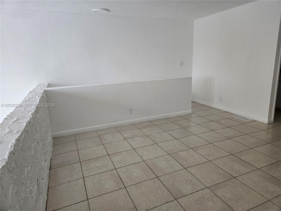 For Rent: $1,850 (1 beds, 1 baths, 982 Square Feet)