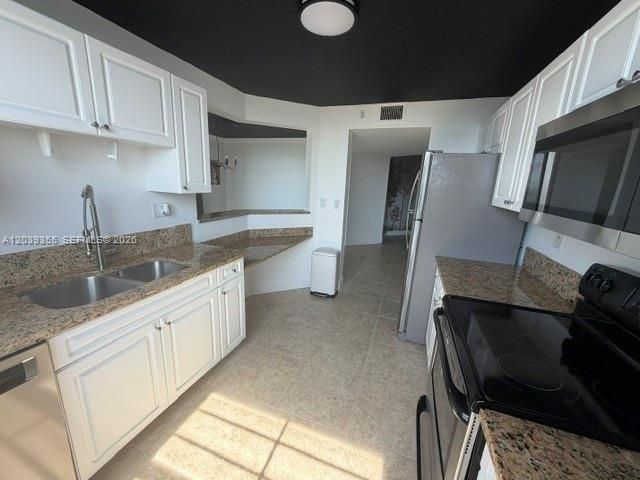 For Rent: $4,400 (3 beds, 2 baths, 1447 Square Feet)