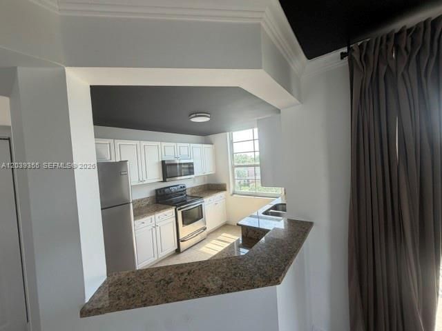 For Rent: $4,400 (3 beds, 2 baths, 1447 Square Feet)