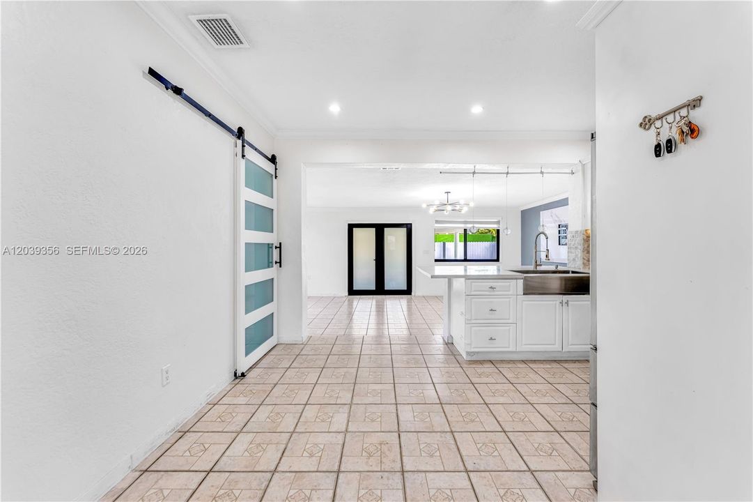 En Venta: $849,000 (3 camas, 2 baños, 1722 Pies cuadrados)