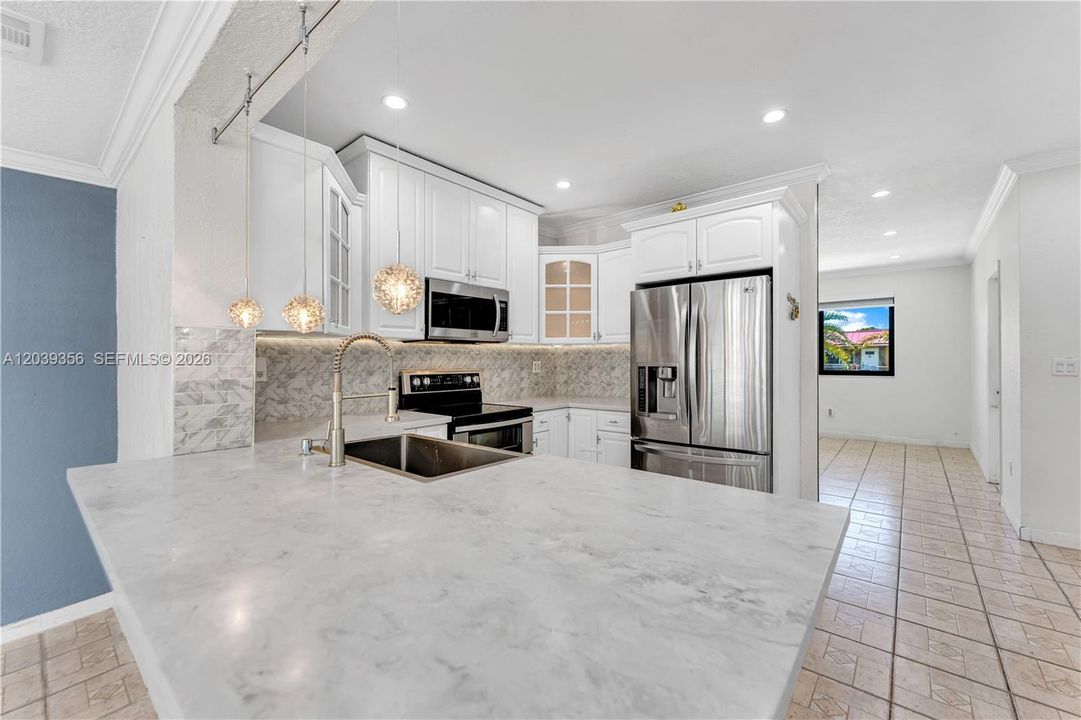 En Venta: $849,000 (3 camas, 2 baños, 1722 Pies cuadrados)