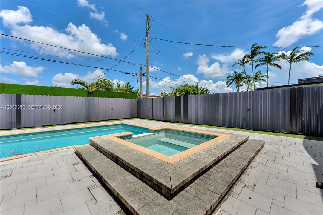 En Venta: $849,000 (3 camas, 2 baños, 1722 Pies cuadrados)