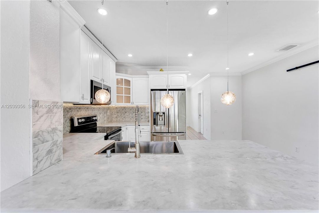 En Venta: $849,000 (3 camas, 2 baños, 1722 Pies cuadrados)