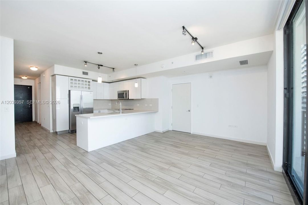 For Sale: $750,000 (2 beds, 2 baths, 1118 Square Feet)