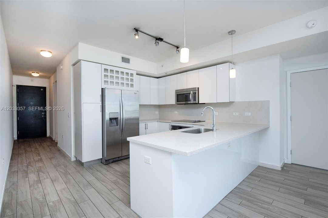 For Sale: $750,000 (2 beds, 2 baths, 1118 Square Feet)
