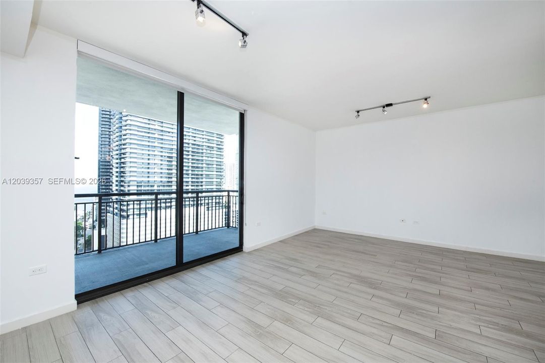 For Sale: $750,000 (2 beds, 2 baths, 1118 Square Feet)