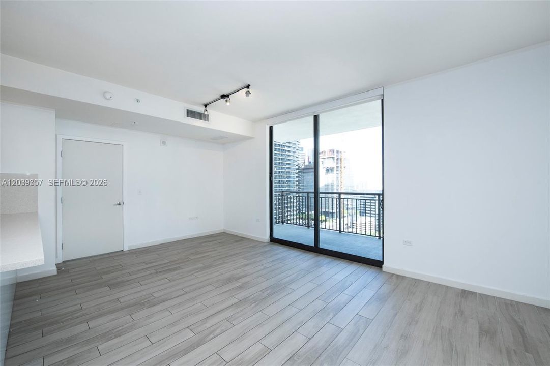 For Sale: $750,000 (2 beds, 2 baths, 1118 Square Feet)