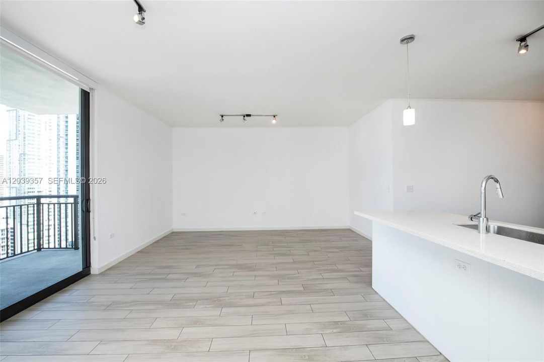 For Sale: $750,000 (2 beds, 2 baths, 1118 Square Feet)