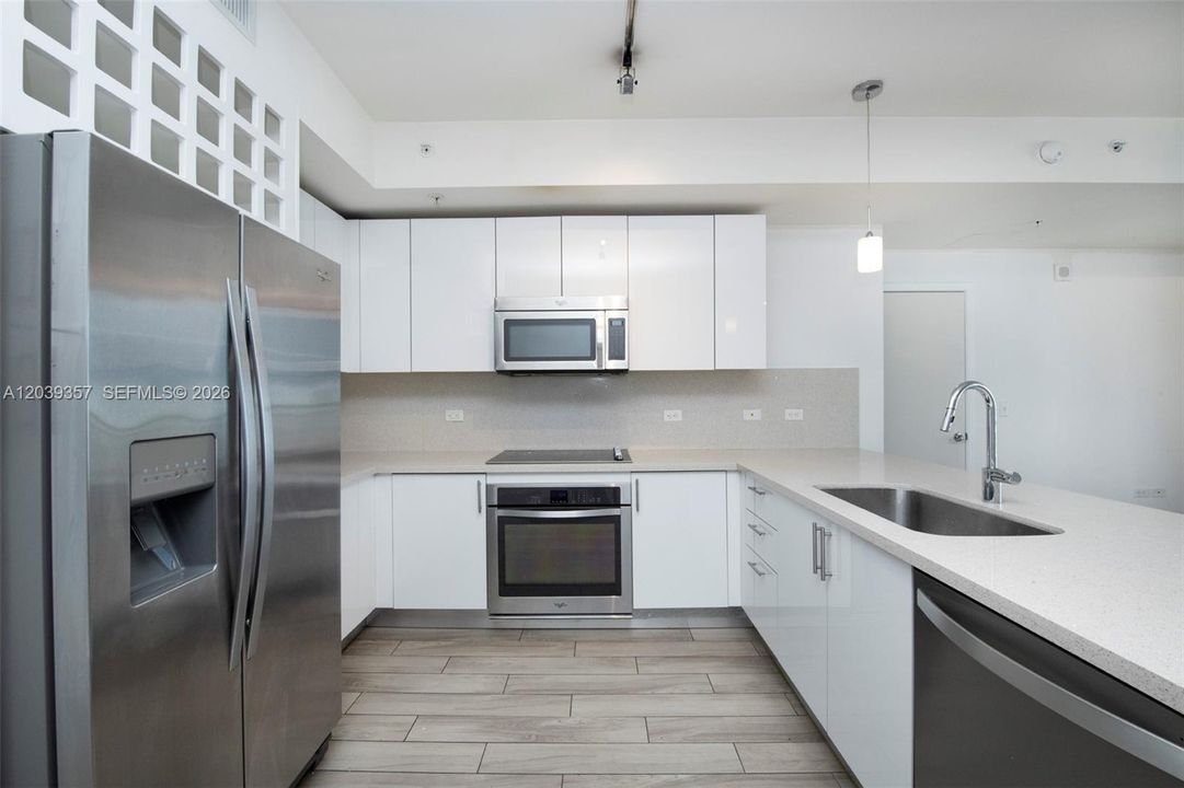 For Sale: $750,000 (2 beds, 2 baths, 1118 Square Feet)