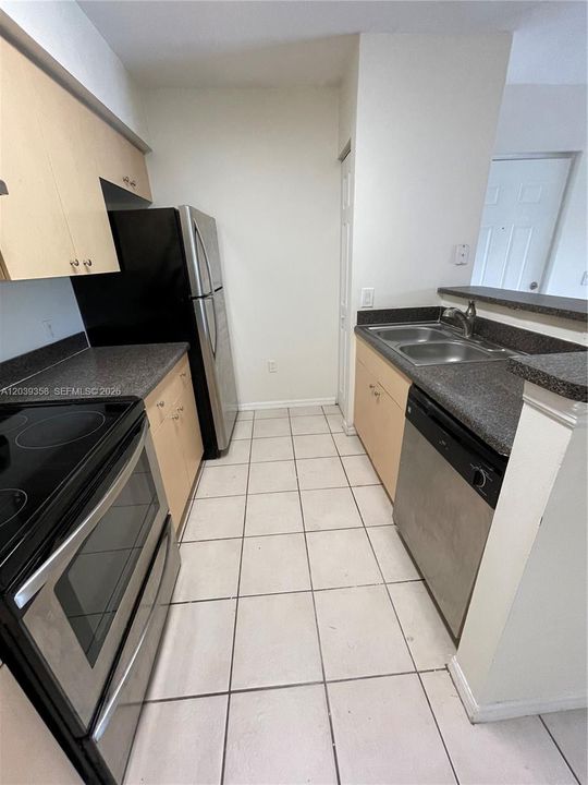В аренду: $1,850 (2 спален, 1 ванн, 926 Квадратных фут)