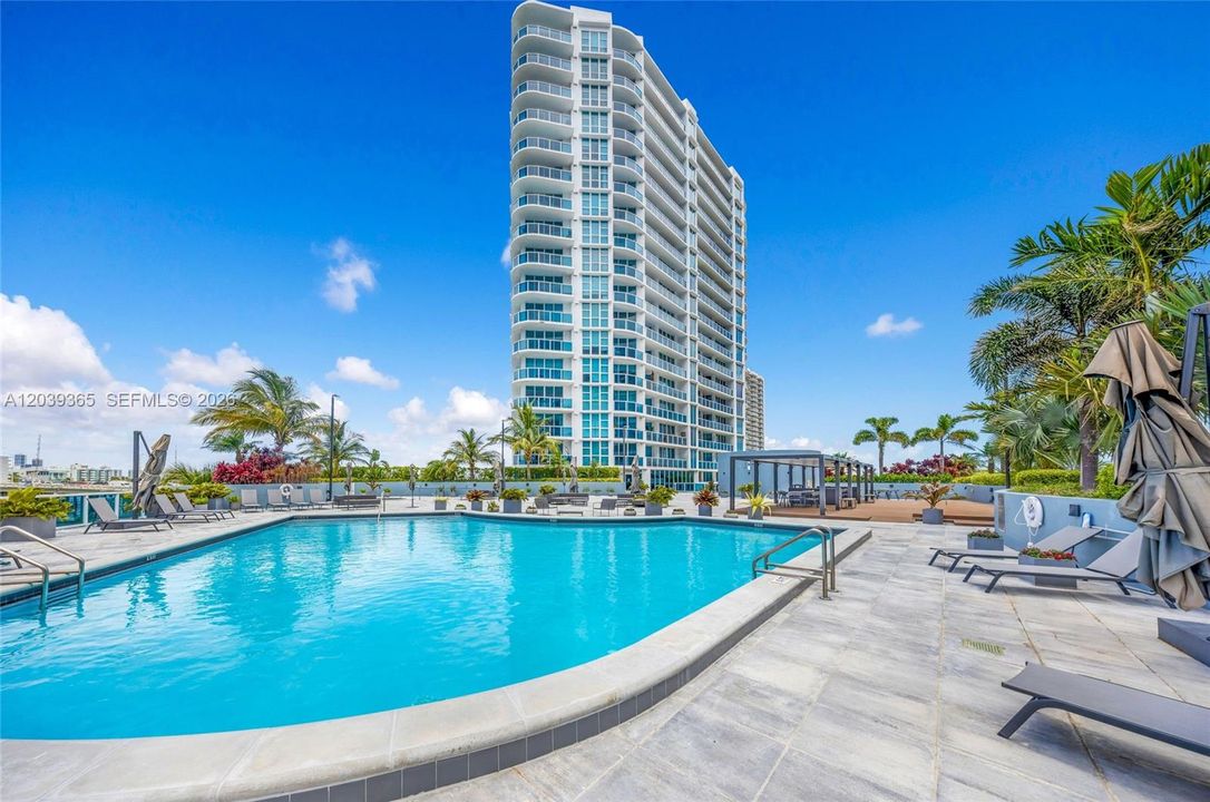 For Rent: $3,800 (2 beds, 2 baths, 1274 Square Feet)