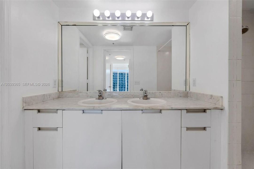 For Rent: $3,800 (2 beds, 2 baths, 1274 Square Feet)