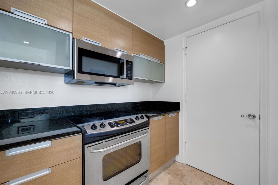 For Rent: $3,800 (2 beds, 2 baths, 1274 Square Feet)