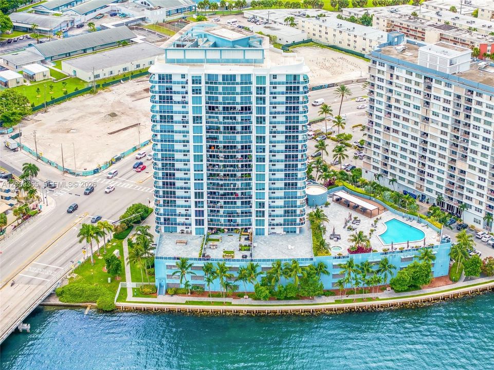For Rent: $3,800 (2 beds, 2 baths, 1274 Square Feet)