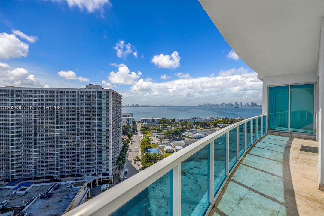 For Rent: $3,800 (2 beds, 2 baths, 1274 Square Feet)