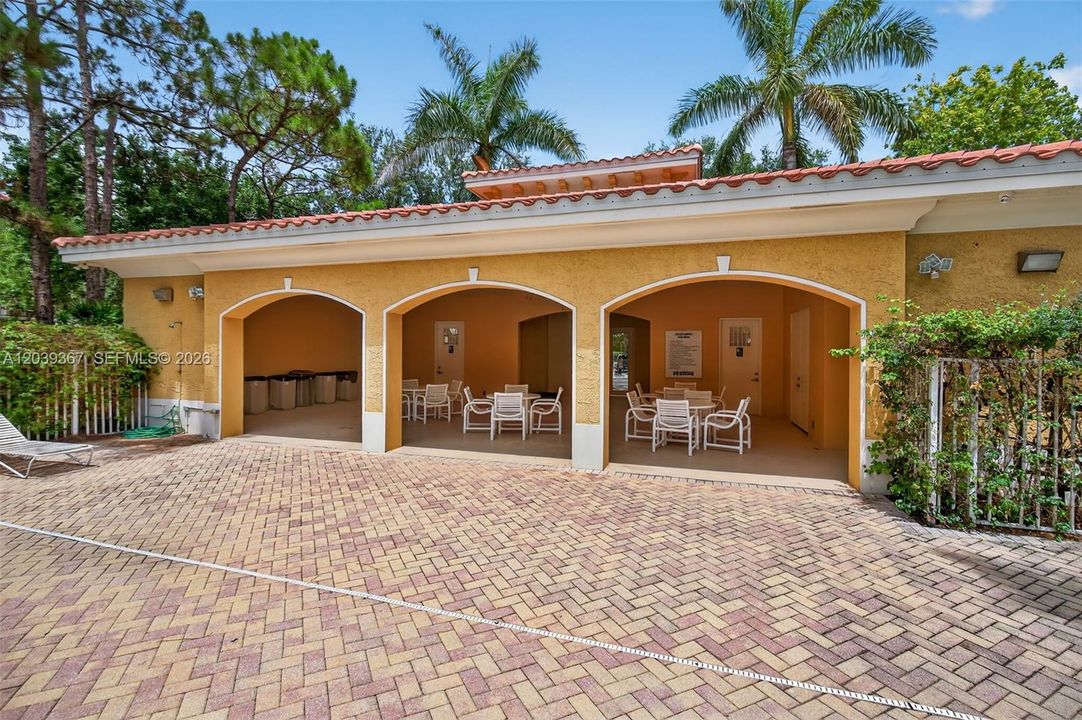 На продажу: $529,900 (3 спален, 3 ванн, 1953 Квадратных фут)