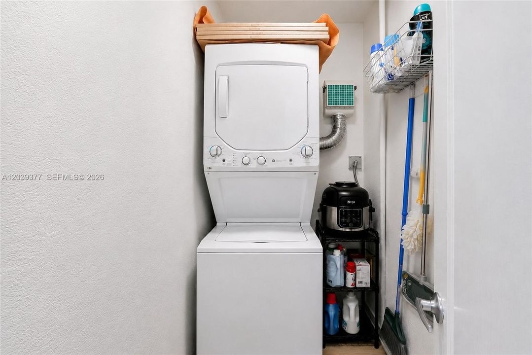 В аренду: $3,500 (2 спален, 2 ванн, 1045 Квадратных фут)