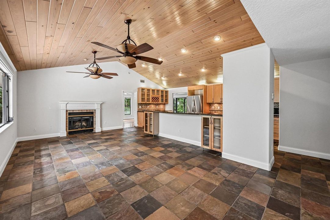 Kitchen/Living Area