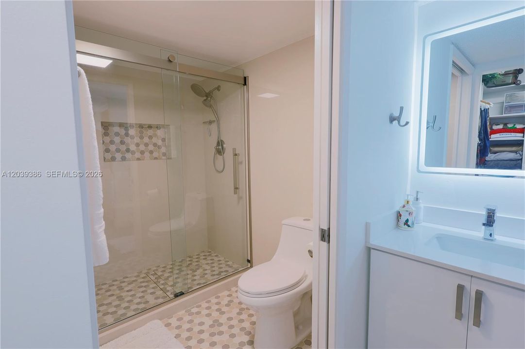 На продажу: $275,000 (2 спален, 2 ванн, 1000 Квадратных фут)
