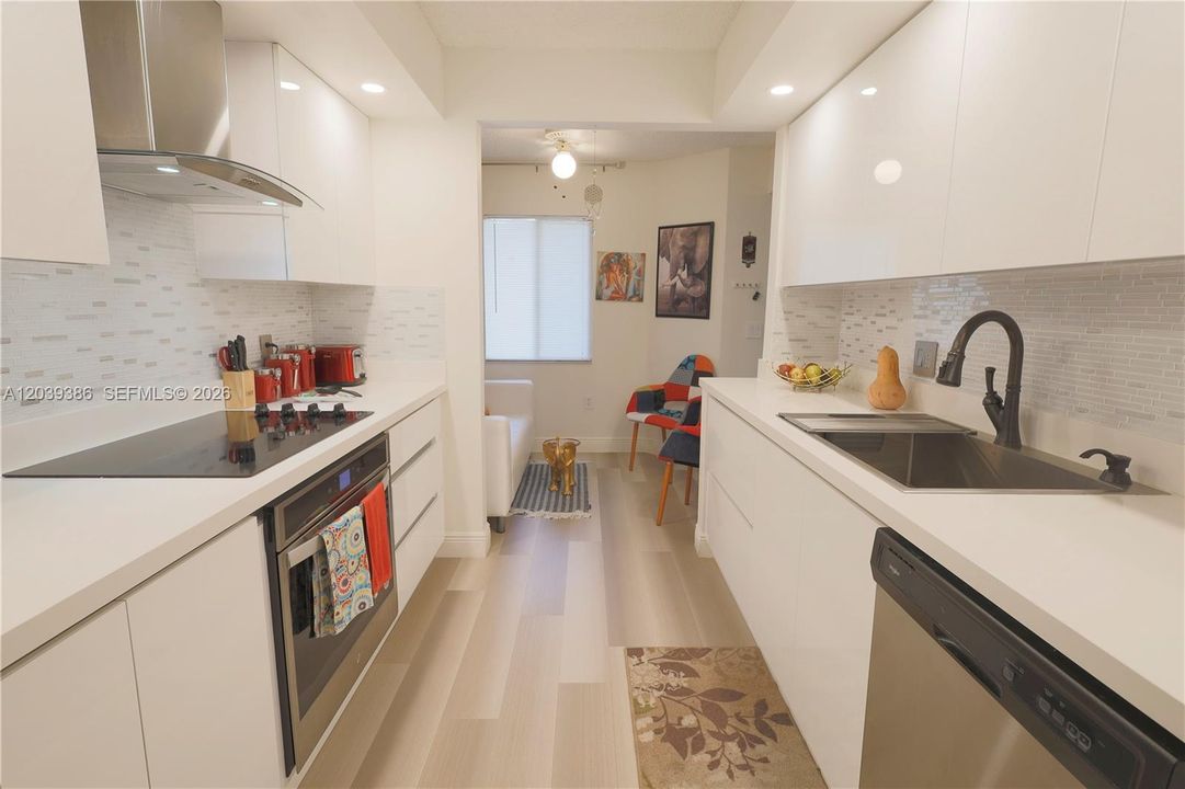 На продажу: $275,000 (2 спален, 2 ванн, 1000 Квадратных фут)