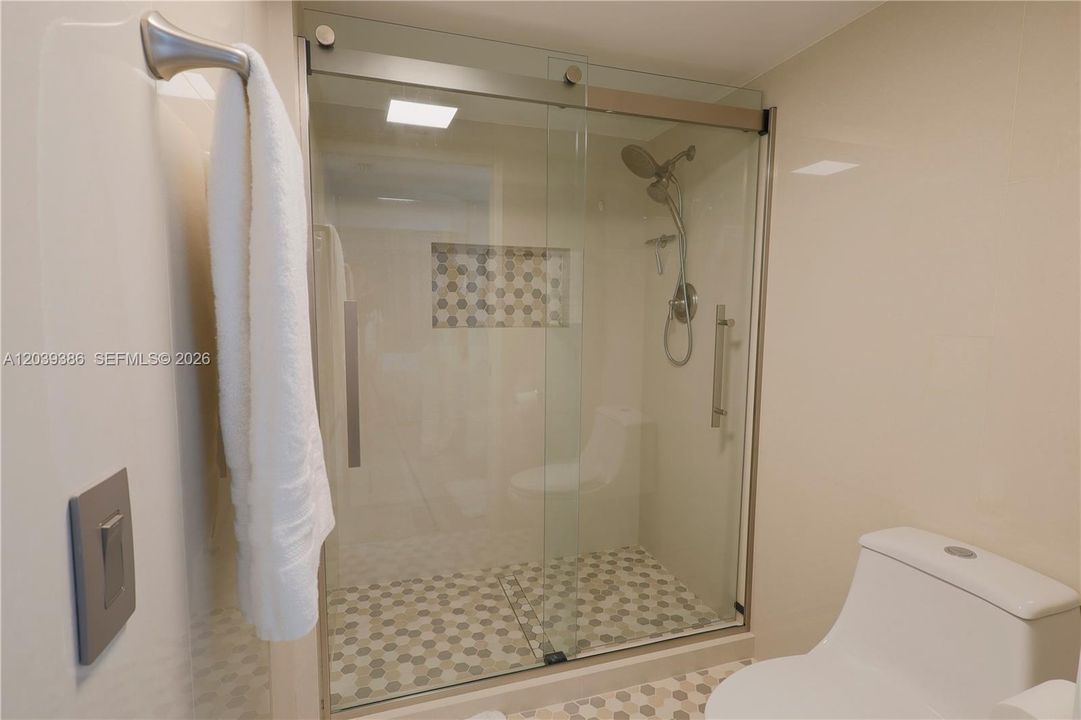 На продажу: $275,000 (2 спален, 2 ванн, 1000 Квадратных фут)