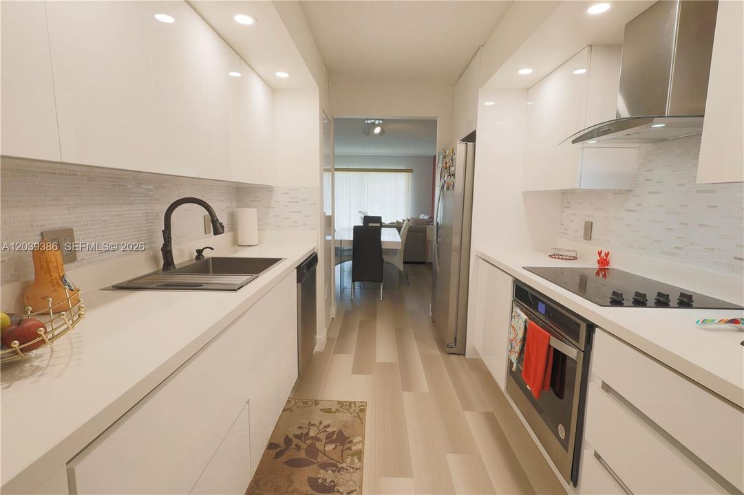 На продажу: $275,000 (2 спален, 2 ванн, 1000 Квадратных фут)