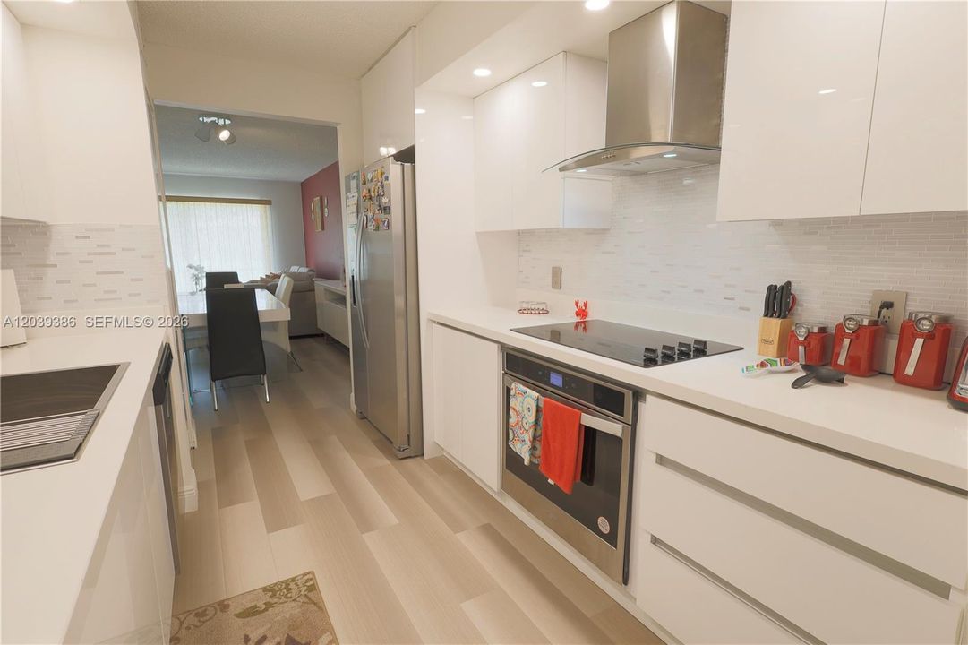 На продажу: $275,000 (2 спален, 2 ванн, 1000 Квадратных фут)
