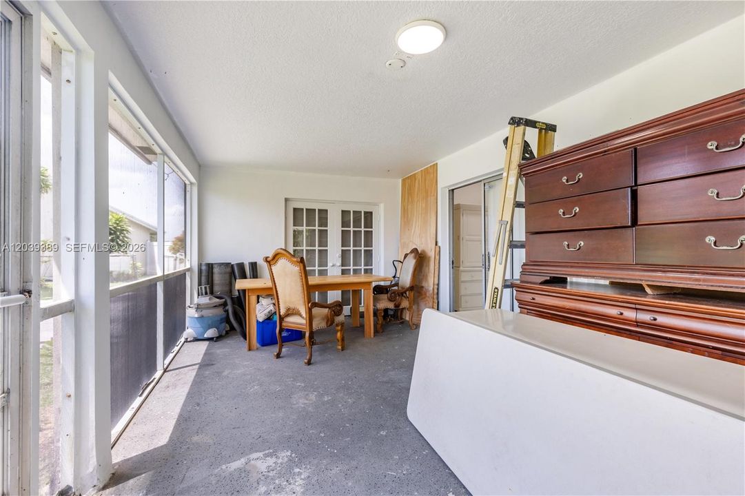 For Rent: $3,955 (4 beds, 2 baths, 2301 Square Feet)