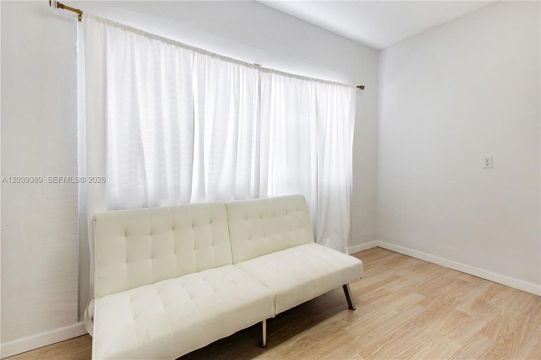 For Rent: $3,955 (4 beds, 2 baths, 2301 Square Feet)