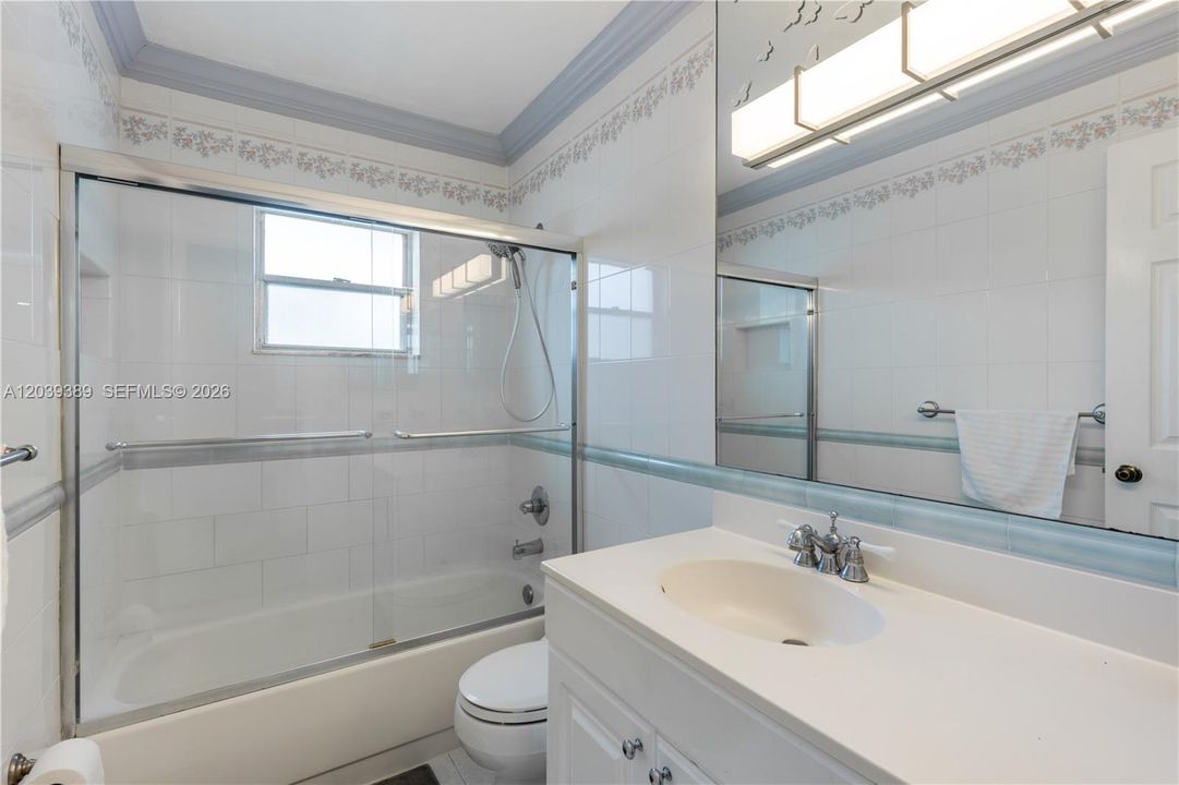 For Rent: $3,955 (4 beds, 2 baths, 2301 Square Feet)