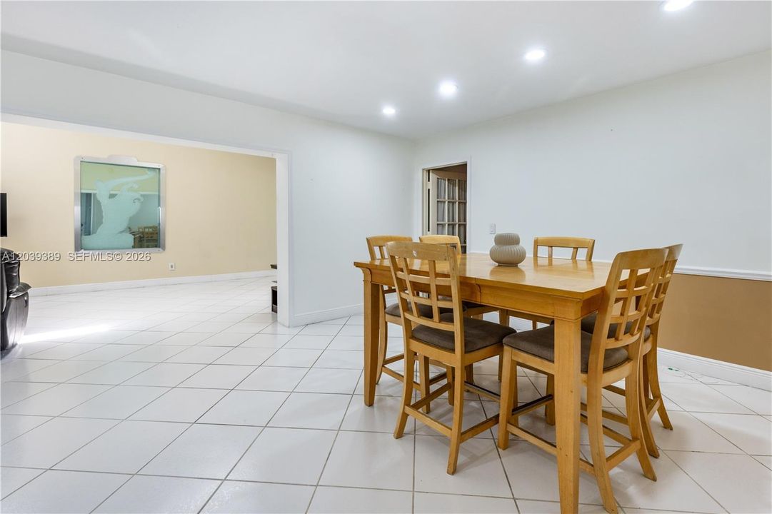 For Rent: $3,955 (4 beds, 2 baths, 2301 Square Feet)