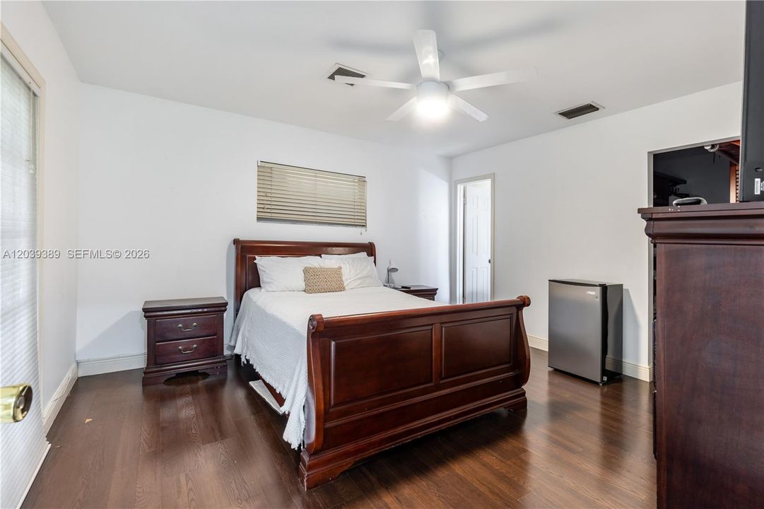For Rent: $3,955 (4 beds, 2 baths, 2301 Square Feet)
