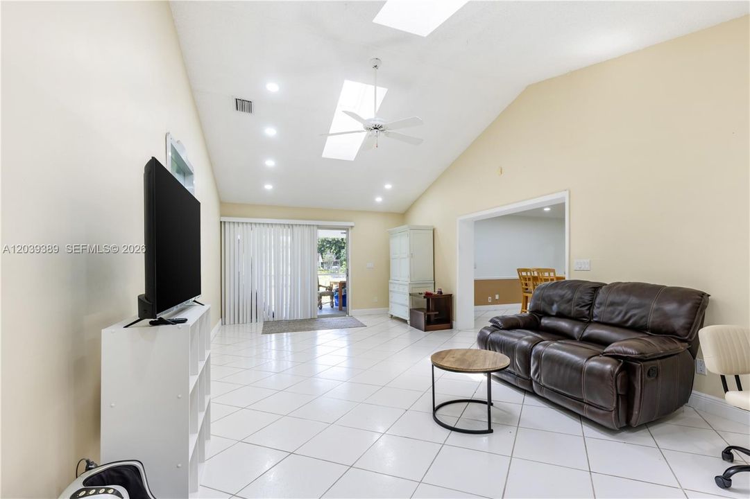 For Rent: $3,955 (4 beds, 2 baths, 2301 Square Feet)