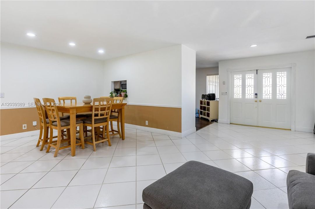 For Rent: $3,955 (4 beds, 2 baths, 2301 Square Feet)