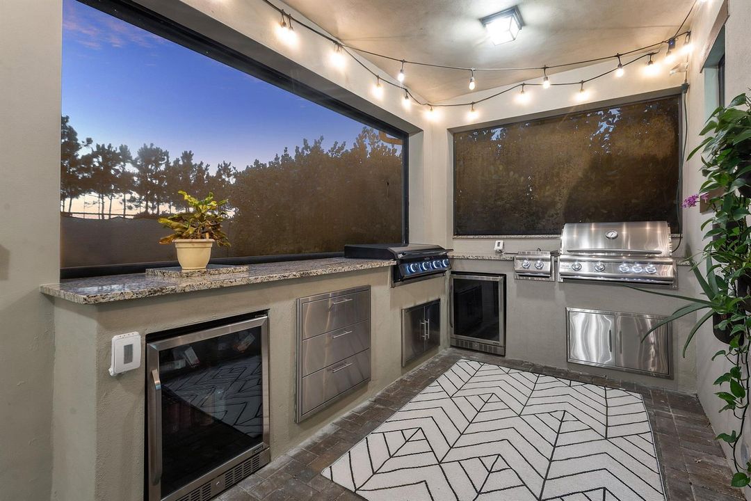 Outdoor Kitchen / Grill Area
