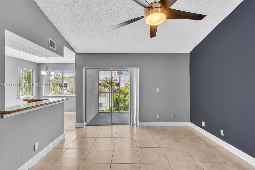 For Sale: $174,900 (1 beds, 1 baths, 695 Square Feet)