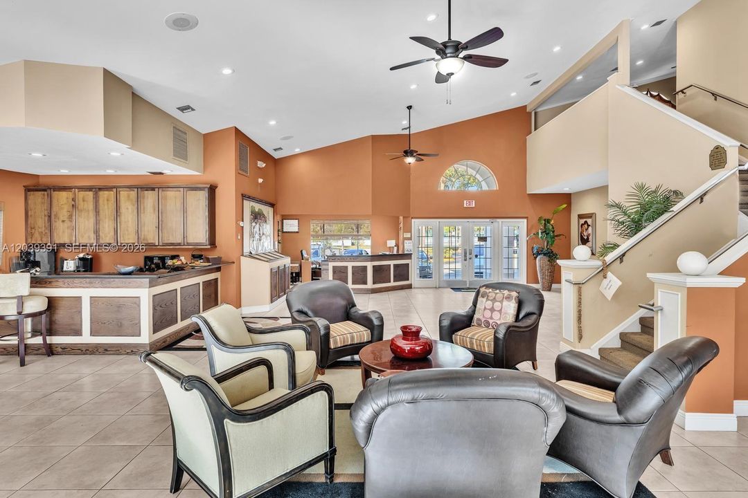 For Sale: $174,900 (1 beds, 1 baths, 695 Square Feet)